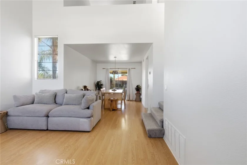 27041 Ravenhill Court photo 3