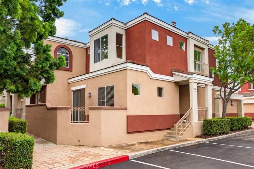 24 Mission Court photo 1