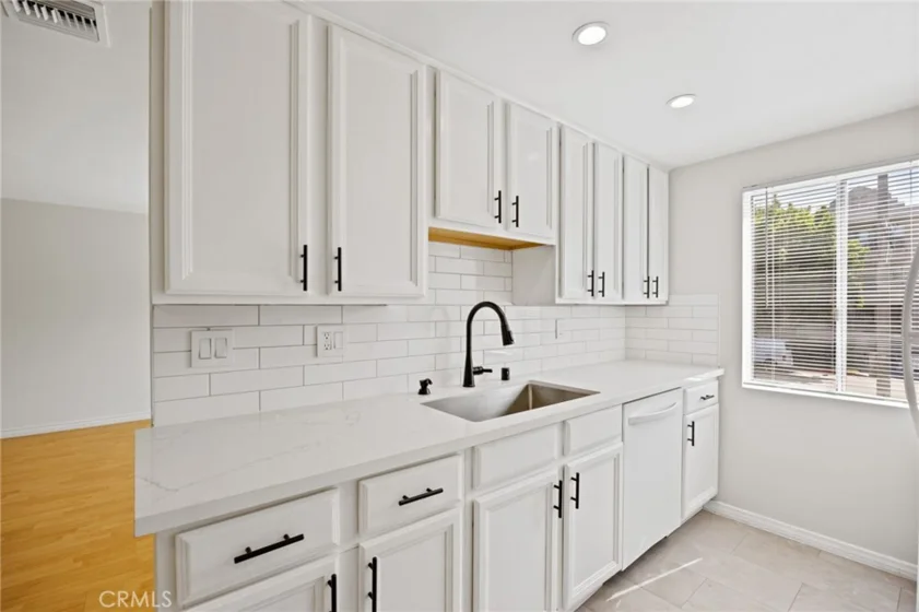 5055 Coldwater Canyon Avenue #105 photo 4