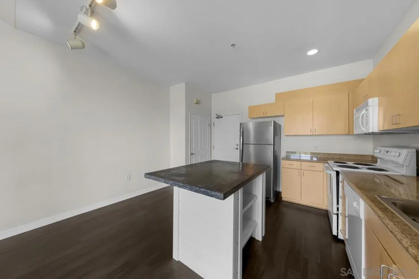 1501 Front Street #613 photo 28