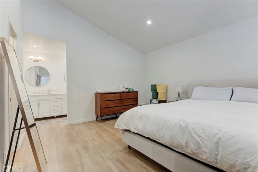 6847 Haskell Avenue #1 photo 33