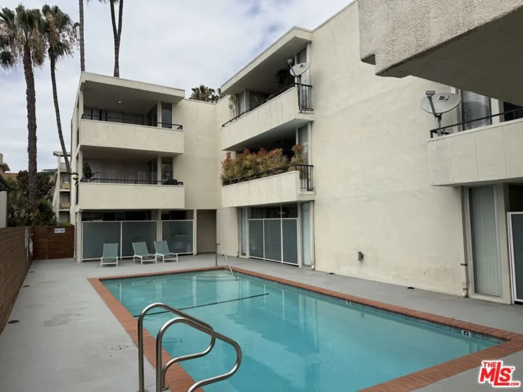1550 N Laurel Avenue #301 photo 5