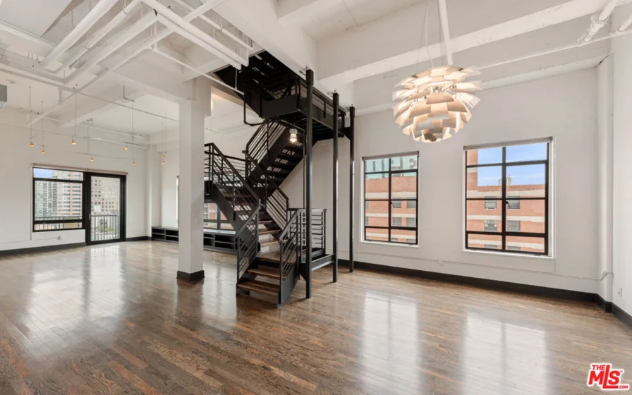 849 S Broadway #1210 photo 2