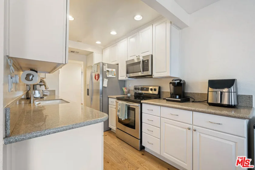 1515 S Beverly Drive #201 photo 22