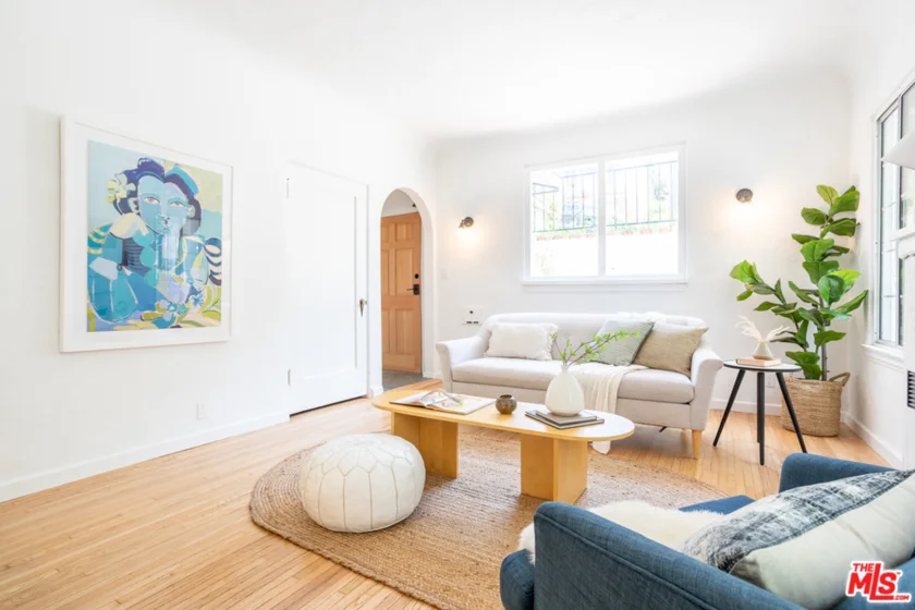 1128 W Edgeware Road photo 1