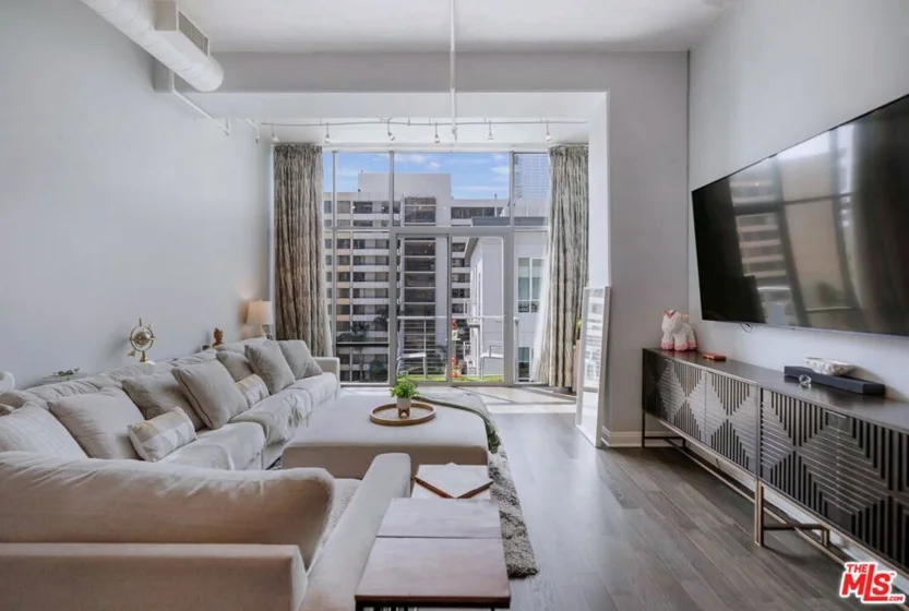 645 W 9th Street #740 photo 1
