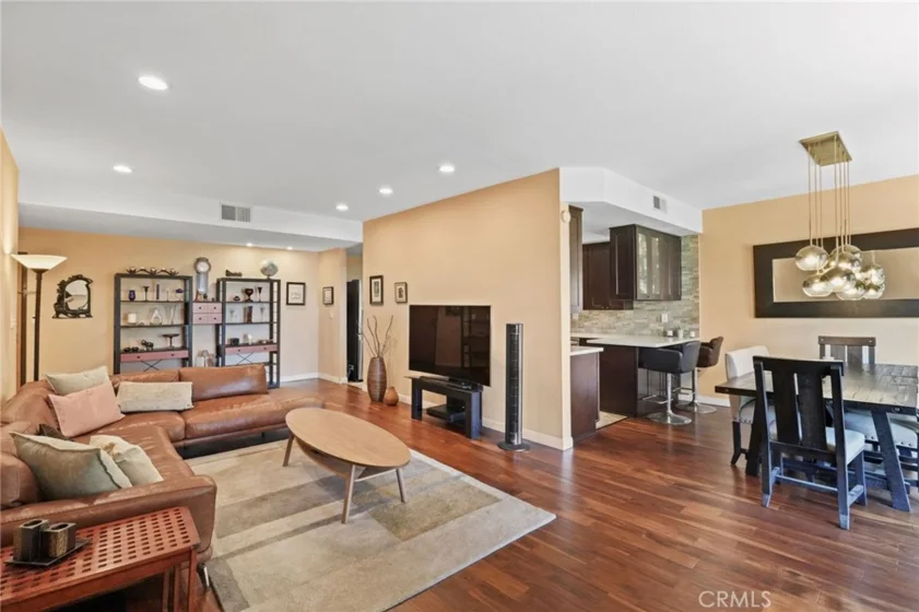 13331 Moorpark Street #216 photo 8