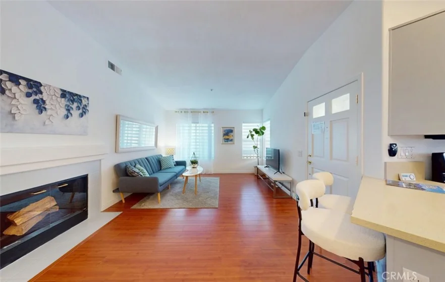 210 California Court photo 9