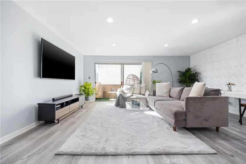 855 Victor Avenue #321 photo 1
