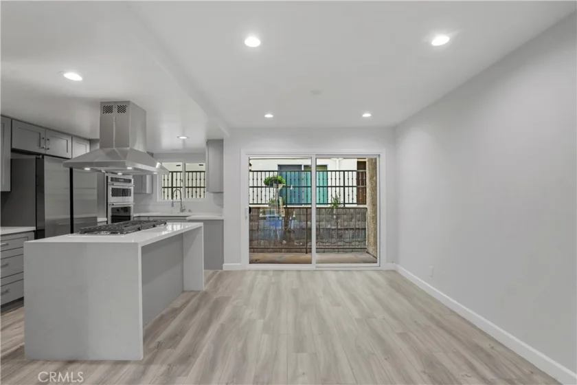 227 E Burbank #C photo 9