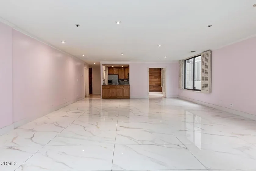 121 S Hope Street #11 photo 3