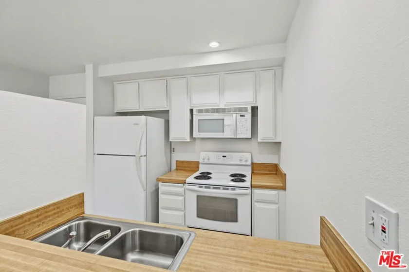 740 N Kings Road #314 photo 8