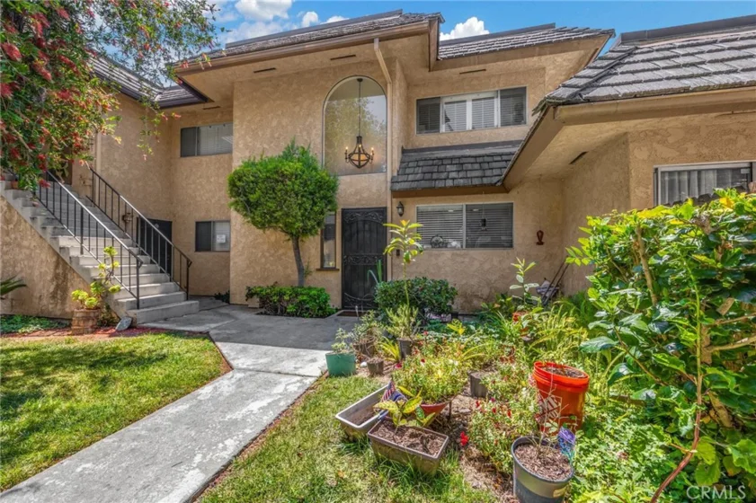 1132 Las Lomas Drive #B photo 1