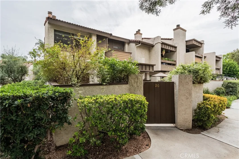 5800 Owensmouth Avenue #26 photo 1
