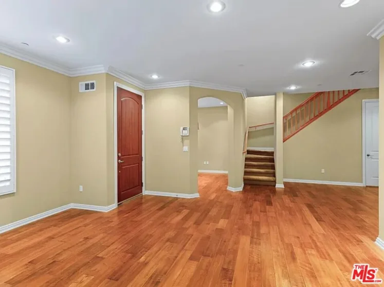 1810 S Barrington Avenue #5 photo 3