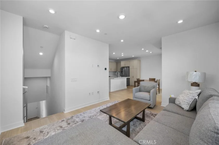 669 S Lyon Street photo 3