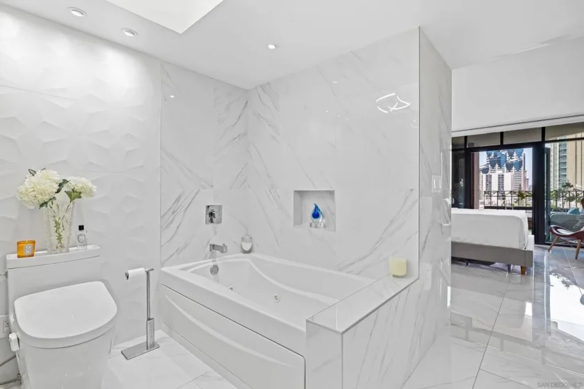 500 W Harbor Drive #1013 photo 30