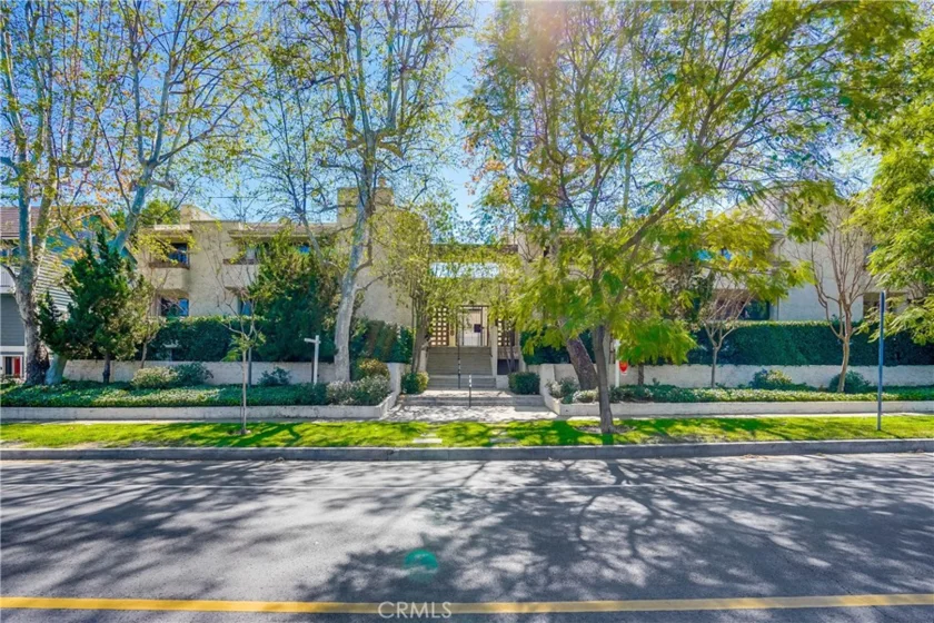 12358 Moorpark Street #6 photo 1