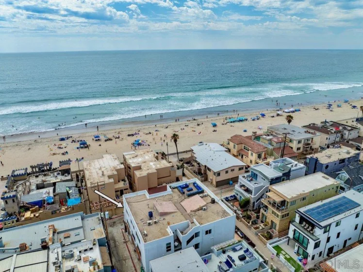 711 Island Court #B photo 20