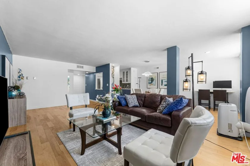 540 Kelton Avenue #501 photo 4