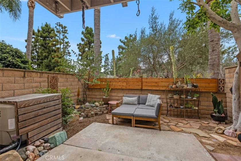 23821 Hillhurst Drive #4 photo 10