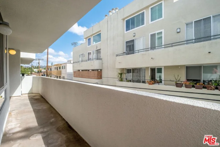 1164 Wellesley Avenue #204 photo 31