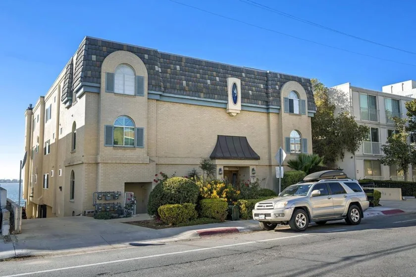 3828 Riviera Drive #2B photo 24