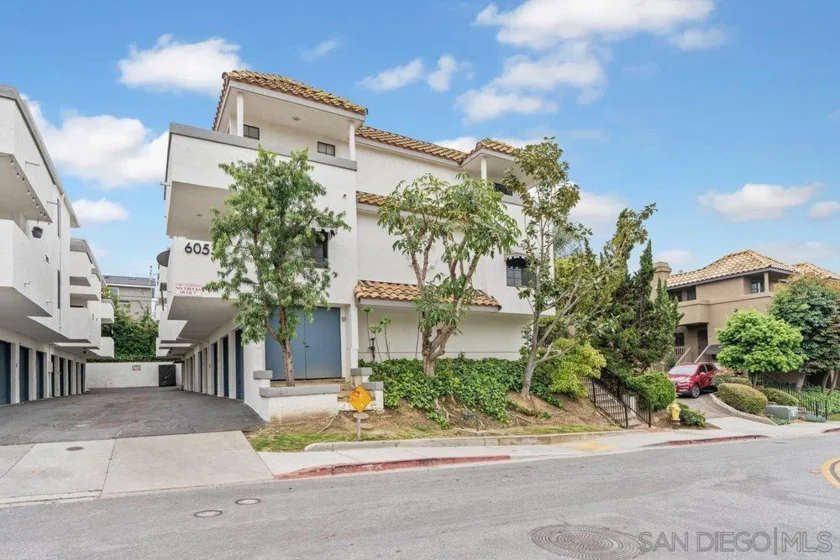 6055 Estelle #7 photo 1