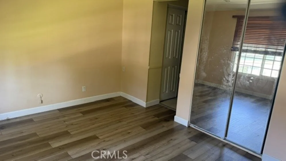 8188 Glengarry photo 36