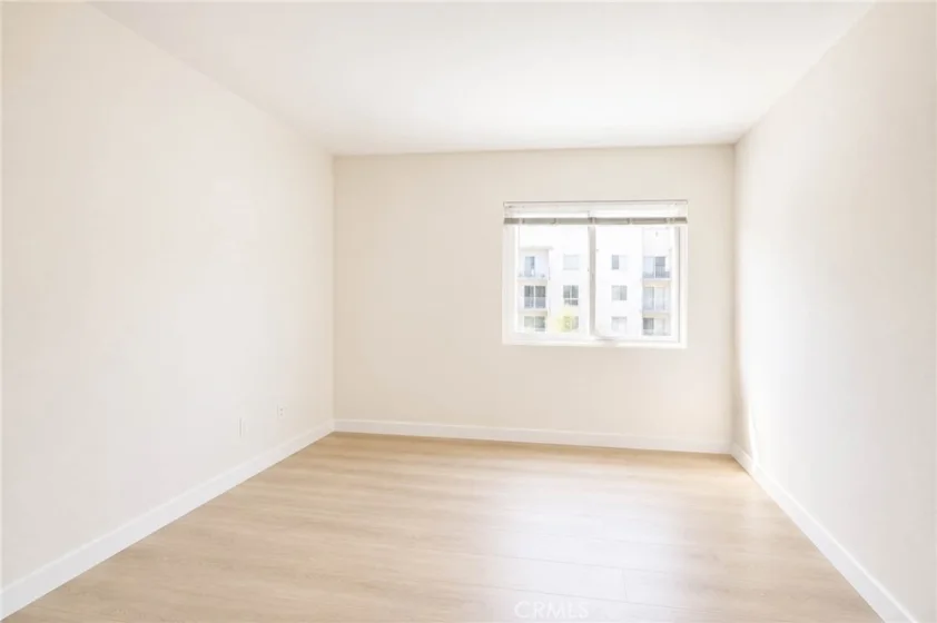 5460 White Oak Avenue #E207 photo 12