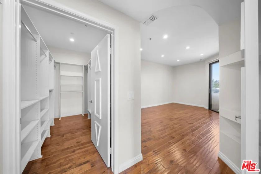 326 Westminster Avenue #404 photo 32