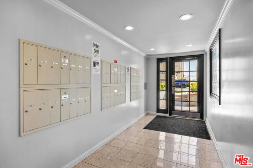 1515 S Beverly Drive #202 photo 26