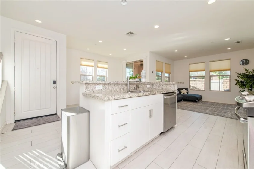 192 Finch photo 17