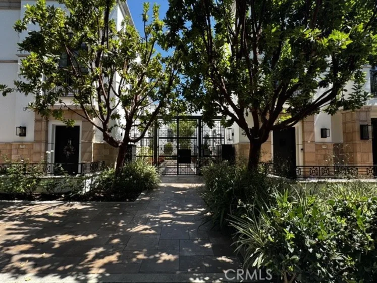 288 S Oakland photo 1