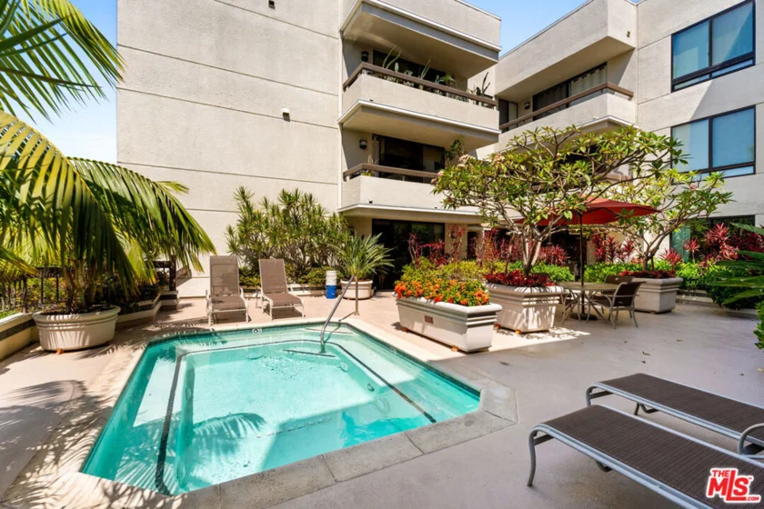 851 N Kings Road #102 photo 22