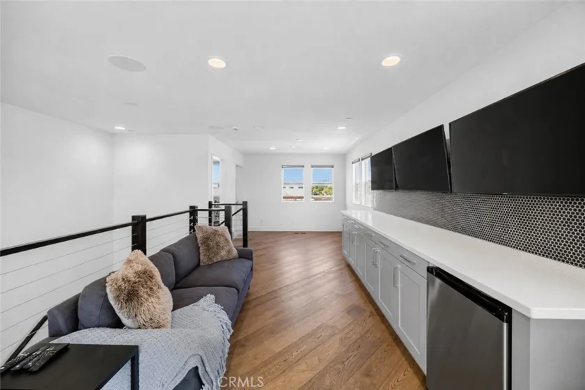 1687 Grand View photo 29