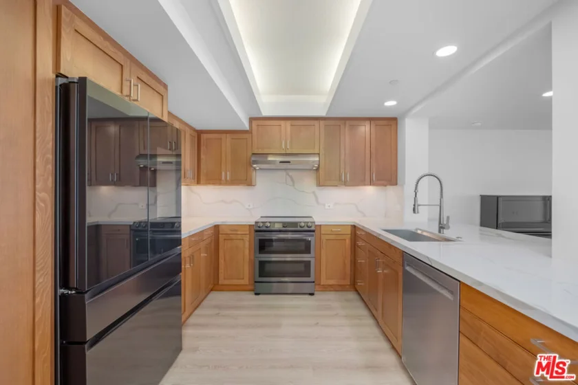 13600 Marina Pointe Drive #907 photo 9