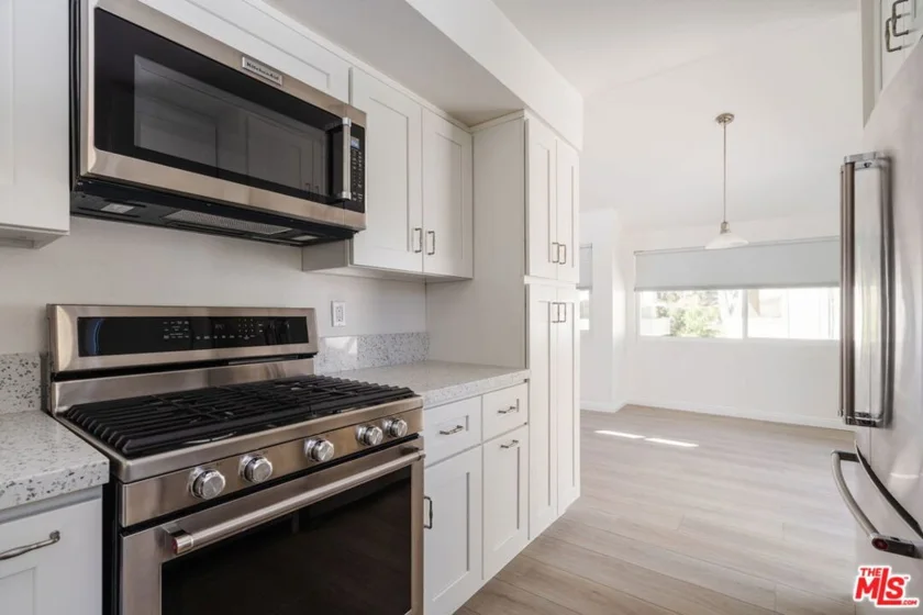 22125 Burbank Boulevard #7 photo 9