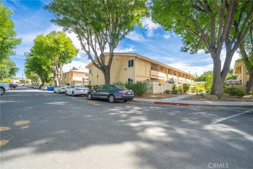 8120 Canby Ave #6 photo 11