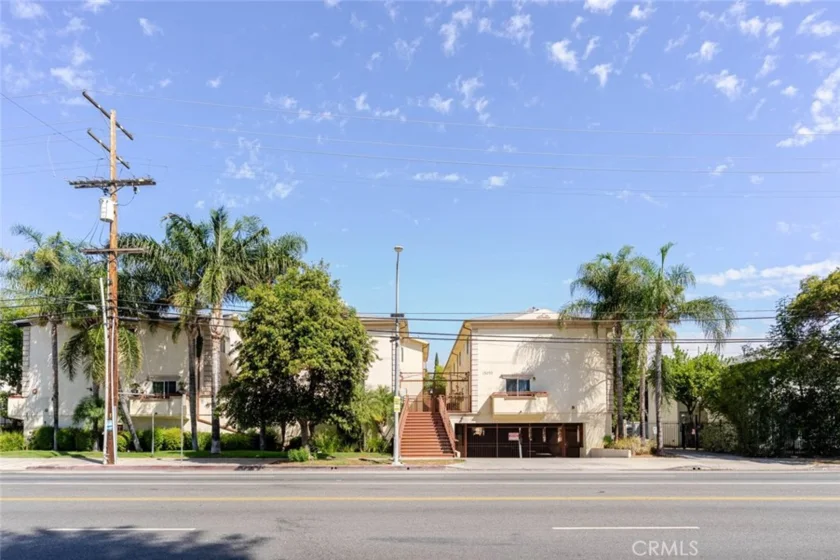 15053 Victory Boulevard #5 photo 1