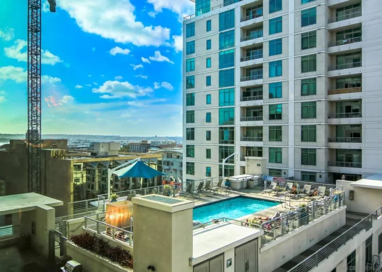 425 W Beech Street #805 photo 23