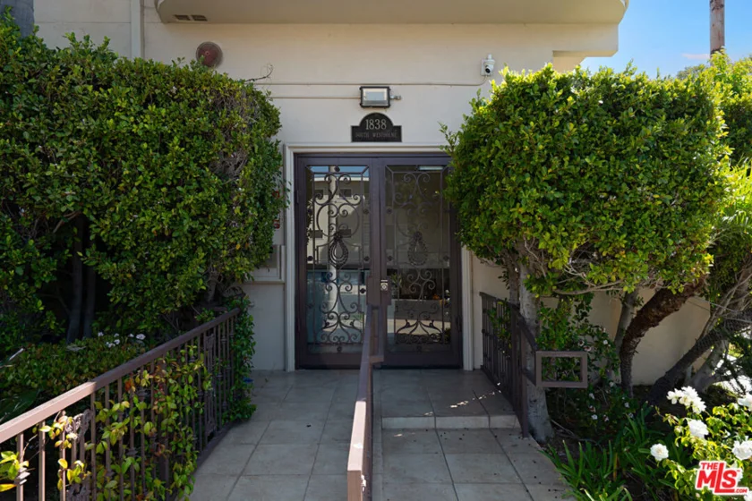 1838 Westholme Avenue #104 photo 3