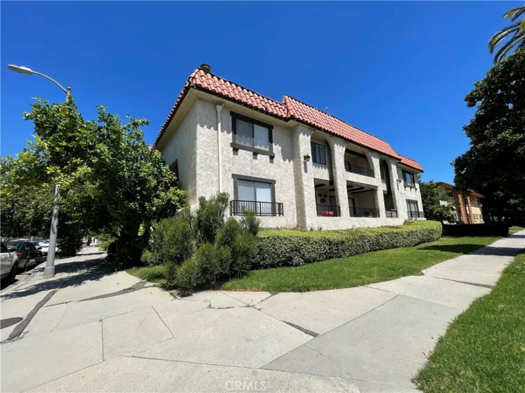 17853 Sherman Way #2 photo 1