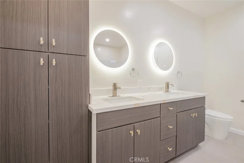 1305 N Columbus Avenue #112 photo 28