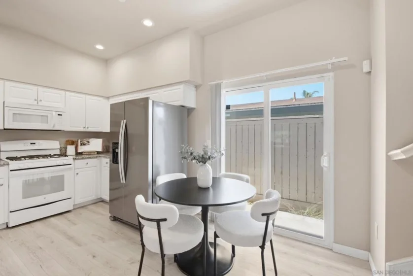 1329 Holly Avenue photo 3