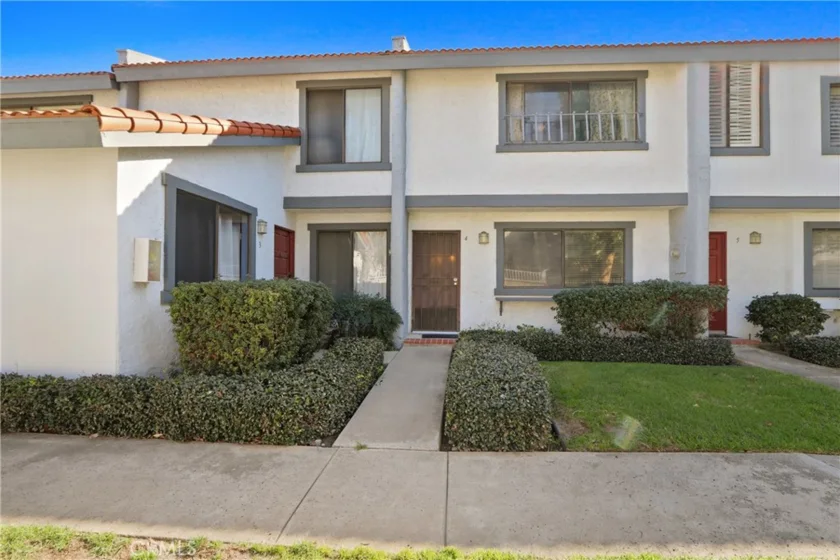 1910 W Palmyra #4 photo 1