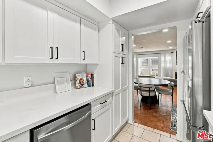 532 W Venice Way #4 photo 10