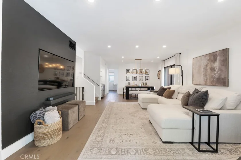 21931 Burbank Boulevard #25 photo 3