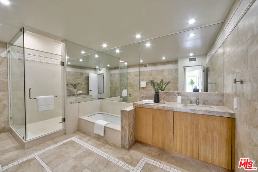 339 N Palm Drive #201 photo 20