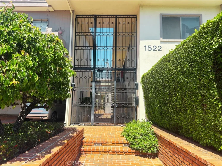 1522 S Centinela Avenue #204 photo 2